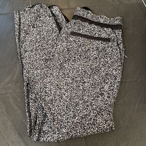 ONE OF A KIND LULULEMON PANT! Size 6
